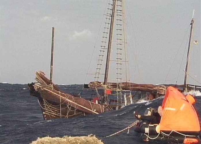 5 Untergang der ersten Dschunke Untergang der Kublais Kahn I im Indischen Ozean, 500 Seemeilen vor Sri Lanka. Die Mannschaft wurde gerettet.